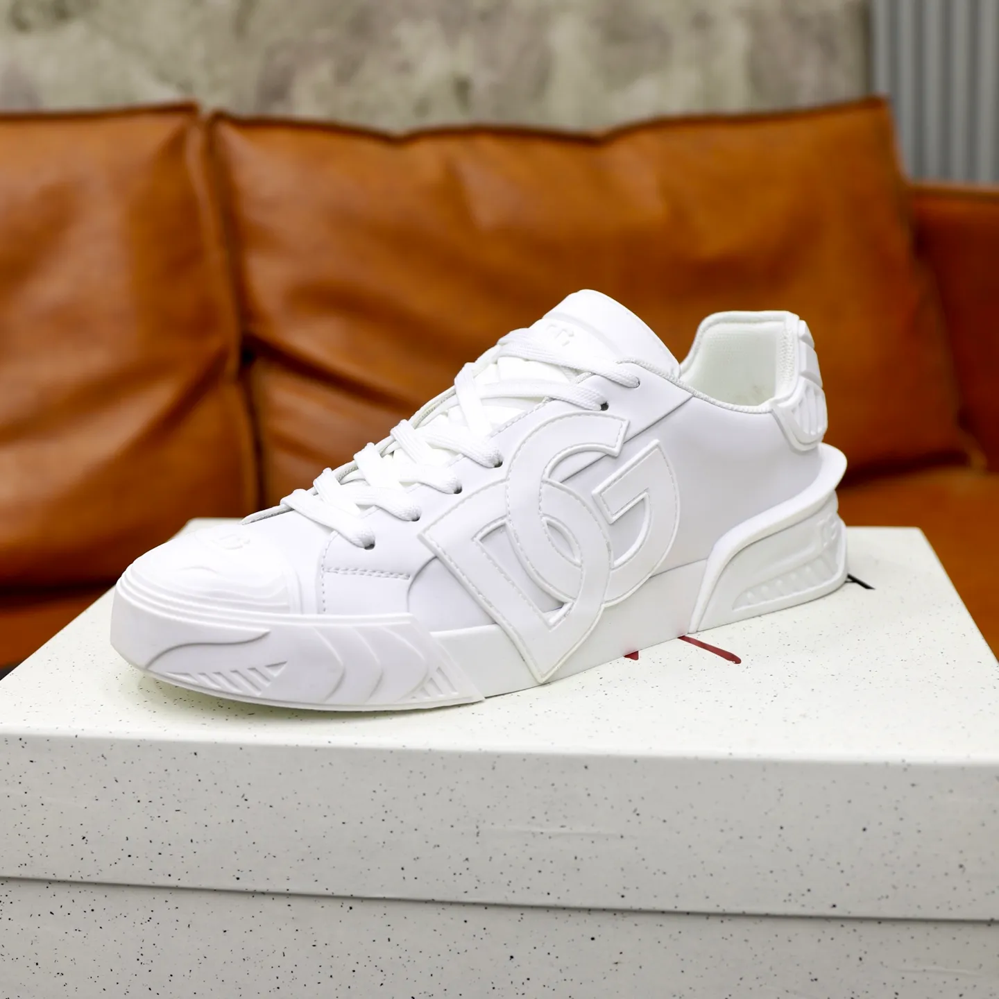 Ex-factory price: 600💰••New products••Dolce&Gabbana••DG✔️High-end men's sports•casual shoes. Original goods from top counters. Original imported multiple material splicing design ➕Original outsole.  Size: 38-44 (45, 46 customized)